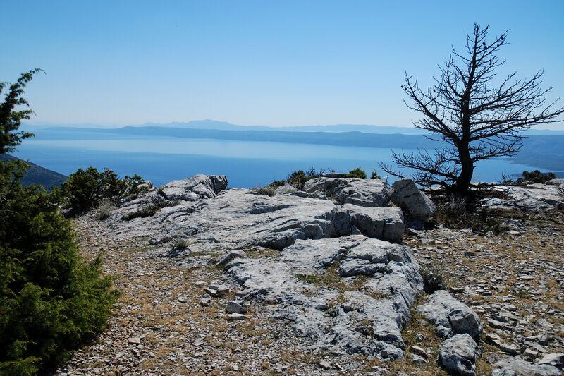 Pohľad z Vidovej gory na ostrove Brač