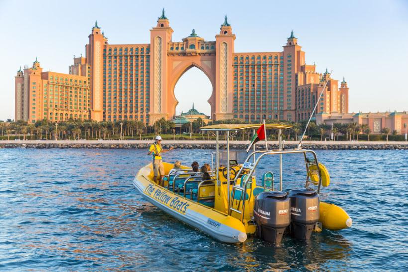 Yellow Boat. Dubaj
