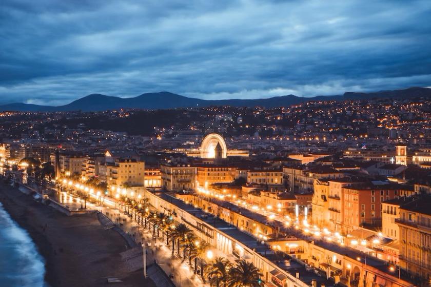 Promenade des anglais ikonická promenáda v Nice.
