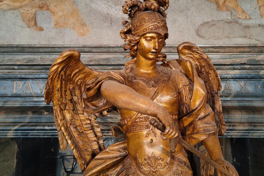 Socha archanjela Michaela.