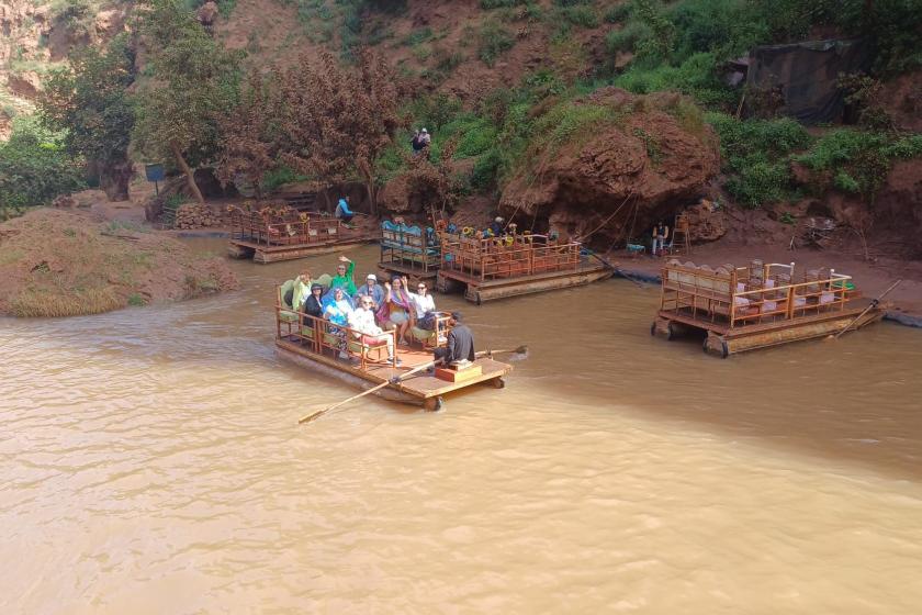 Drevené lode pri vodopádoch Ouzoud.