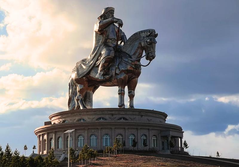 Socha Džingischána v Mongolsku.