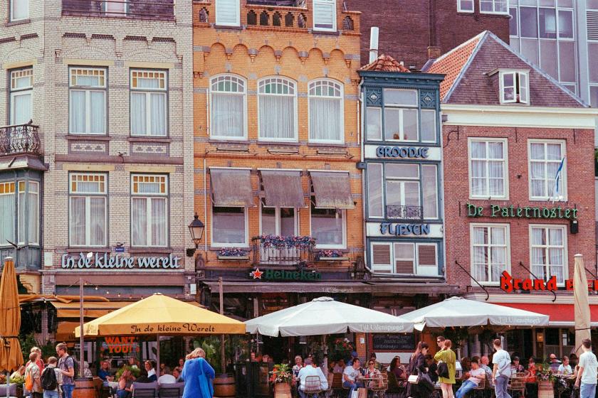 Farebné budovy v Den Bosch.