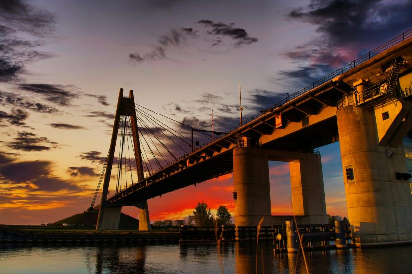 Most nad riekou v Apeldeorrne.