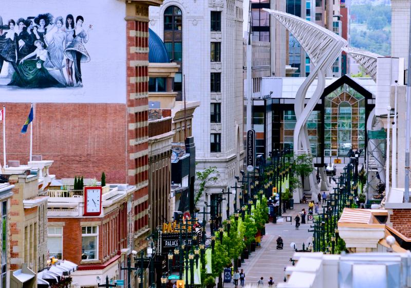 Rušná ulica v Calgary. Kanada. Foto: unsplash.com