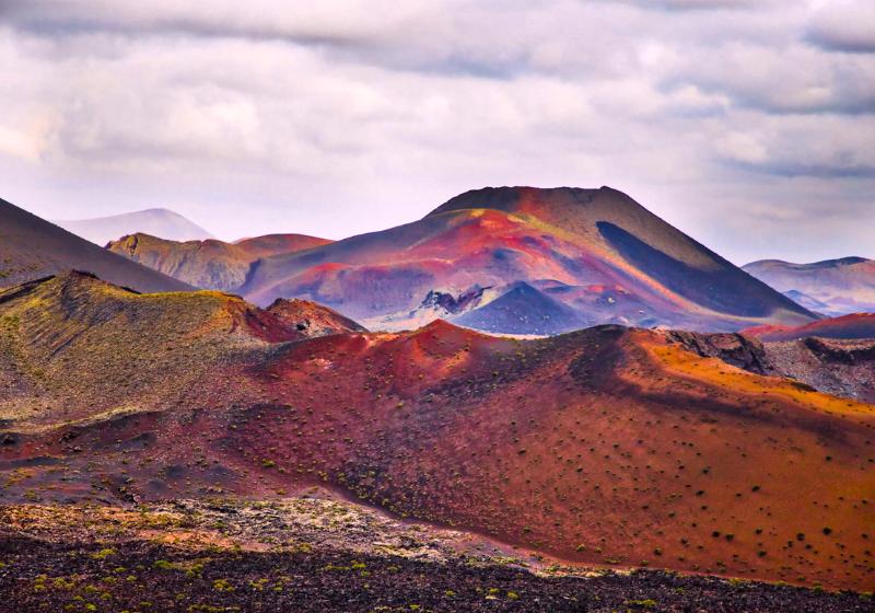Farebné sopečné pohoria. Lanzarote. Foto: unspalsh.com