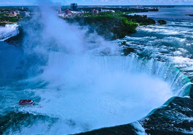 Niagarské  vodopády, loď. Kanada. Foto: unsplash.com