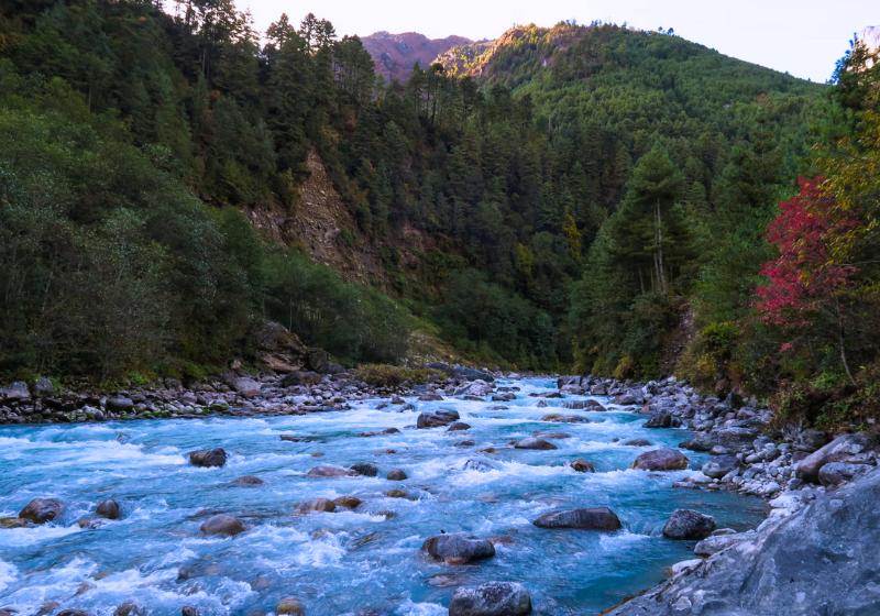 Rieka Dudh Koshi v Phakdingu v Nepále. Foto: unsplash.com