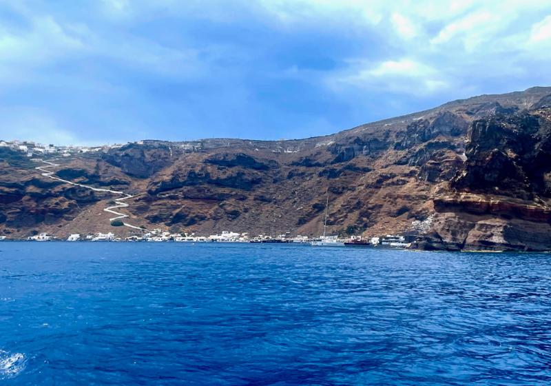 Ostrov a prístav Thirassia, Santorini