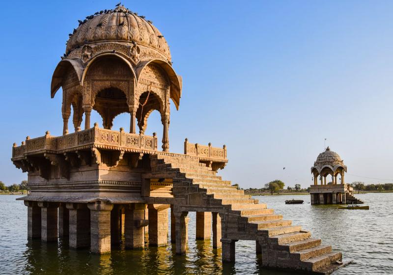 Chrámy na vode v Jaisalmer, India.