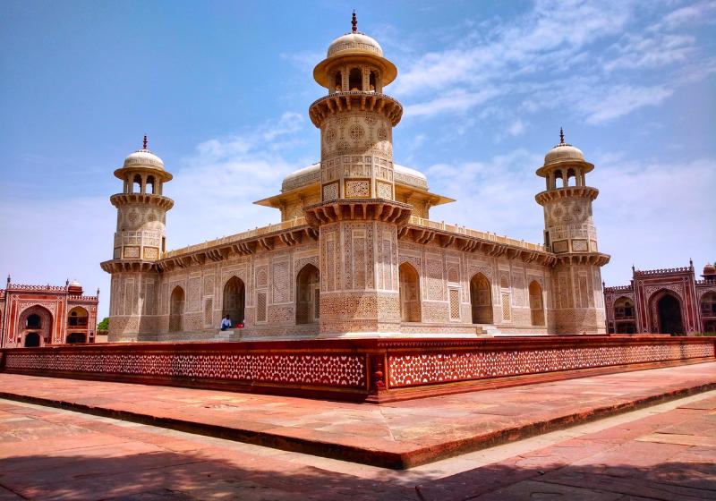 Historická stavba - hrobka. Agra, India