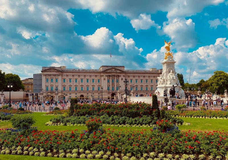 Buckingham Palace a rozkvitnuté záhrady, Veľká Británia