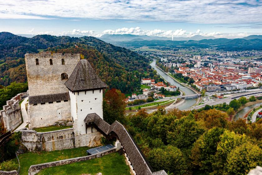 Hrad Celje a mesto Celje v Slovinsku.
