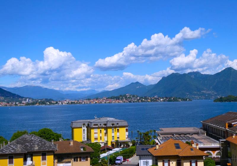 Lago Maggiore a farebné domy, Taliansko. Foto: unsplash.com