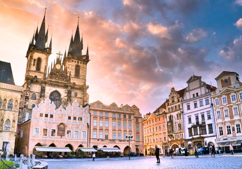 Farebné námestie v Prahe, Česká republika. Foto: unsplash.com