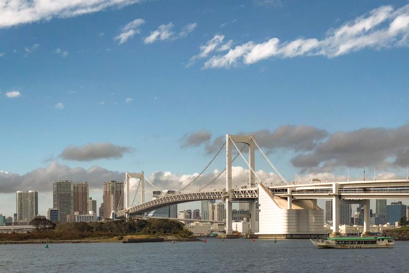 pohľad z ostrova Odaiba na Tokijský záliv.