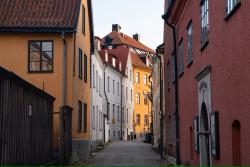 Historické uličky mestečka Visby na ostrove Gotland.