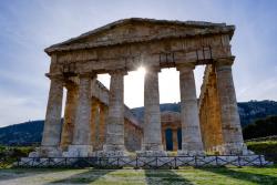 Dórsky chrám v Segeste na Sicílii.