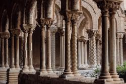 Exteriér a záhrada katedrály Monreale na Sicílii.