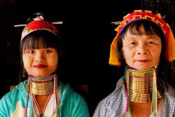 Ženy kmeňa Karen s dlhými krkmi. Thajsko. Foto: unsplash.com