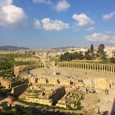 Mesto Jerash s historickými ruinami.