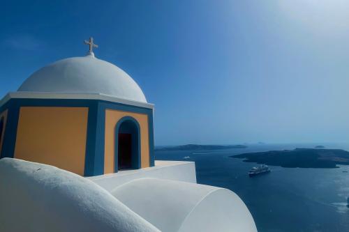 Santorini - ostrov, čo vyšiel z apokalypsy až na samý vrchol slávy a milujú ho nielen celebrity