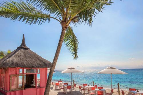 Victoria Beachcomber Resort & Spa