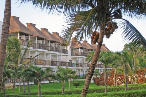 Akumal Bay Beach & Wellness Resort