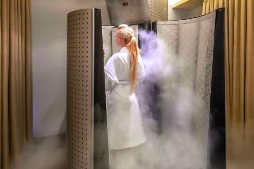 Žena v SPA v hoteli The Retreat Palm Dubai MGallery by Sofitel