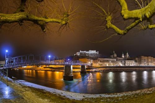 Salzburg a čerti - most nad riekou