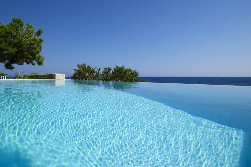 Bazén v Kakkos Beach