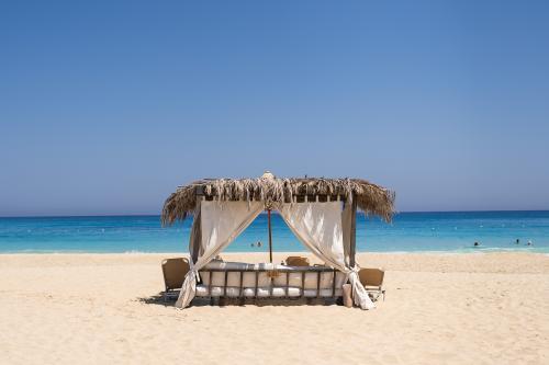 Pláž pri hoteli Jaz crystal