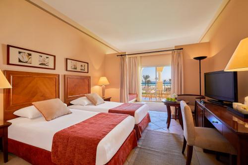 Hotel Jaz Almaza Beach