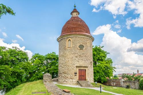 Strážnice, Skalica, Holíč