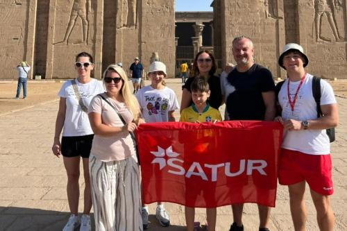 Spoločná fotka skupiny v Edfu