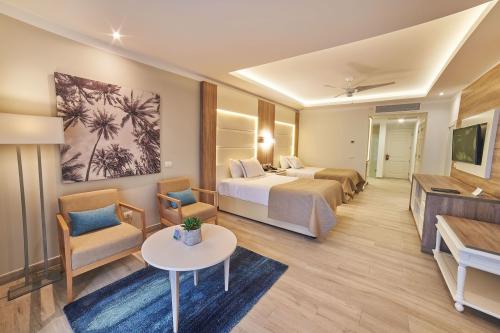 Bahia Principe Grand Aquamarine