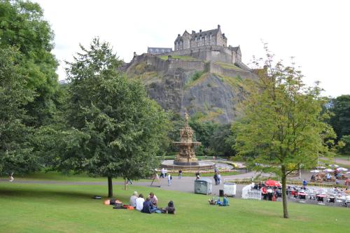 Edinburghský hrad v Princes Street Gardens