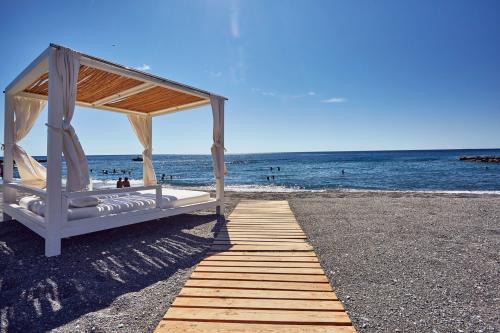 Pláž v Ostria Resort and Spa