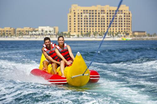 Vodné športy v The Bay Club - Doubletree by Hilton Marjan Island
