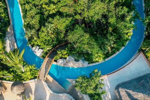 Pohľad na vodnú atrakciu zhora