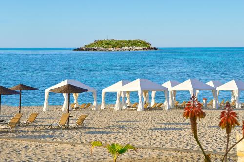 Pláž v Grecotel Meli Palace