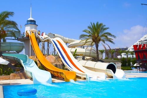 Aquapark v Titanic Beach Lara