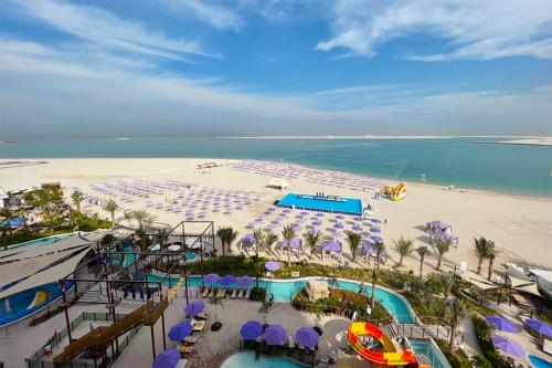 Pohľad z izby na pláž Centara Mirage Beach Resort