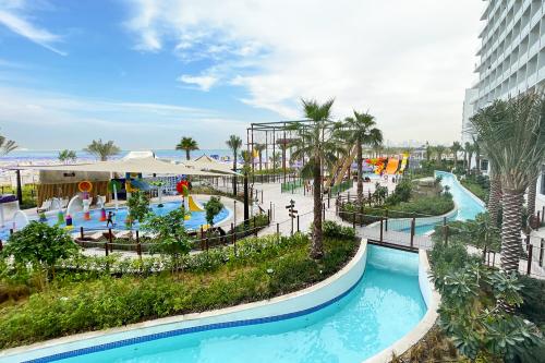 v Centara Mirage Beach Resort