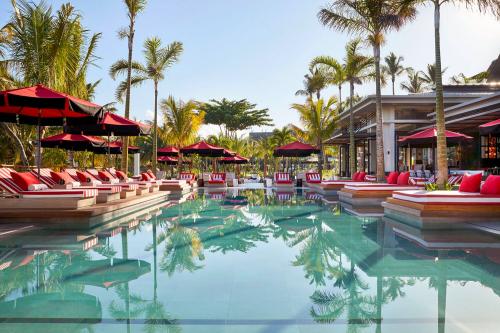 Bazén v LUX Grand Baie