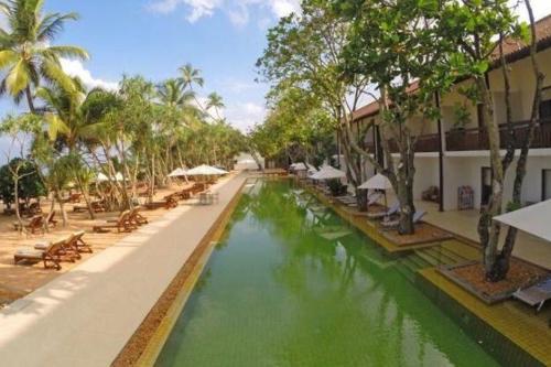 Bazén so samostatnými vstupmi z izieb hotela Pandanus Beach Resort