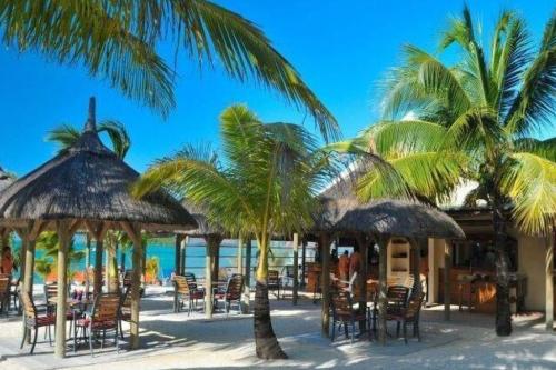 Hotel Preskil Island Resort - altánky na pláži