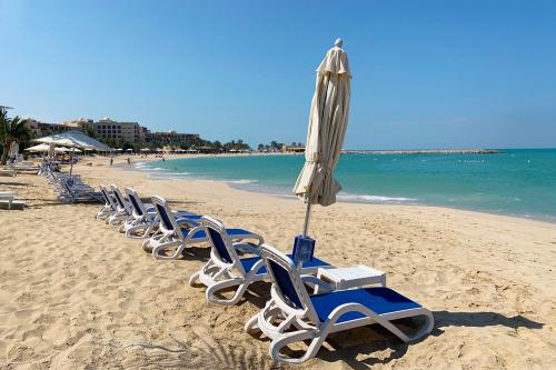 Pláž pri Hilton Resort & Spa Ras Al Khaimah