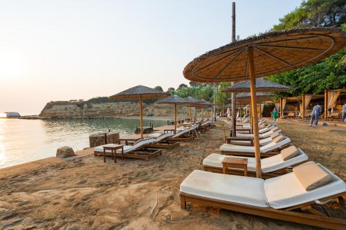 Pláž pri hoteli alexandra beach