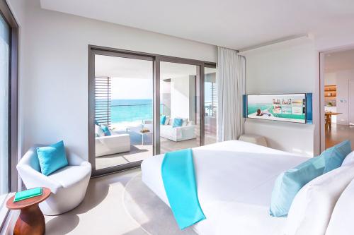 v Niki Beach Resort & Spa